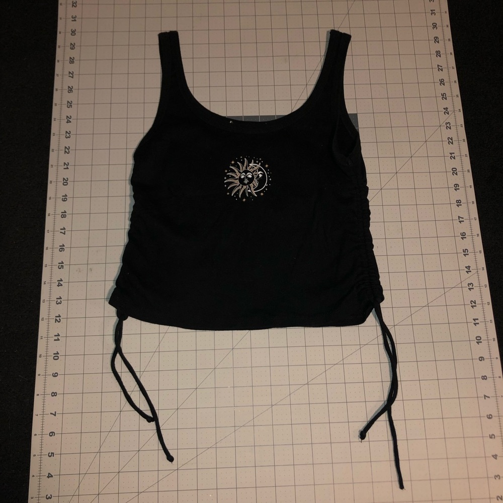 Sun & Moon Crop Top. Size XL. Black color.